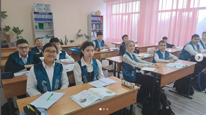 |Ұлттық киімді ұлықтаған мектеп|