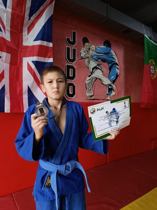 Қалалық “Orta” спорт клубының ашық турнирінде дзюдодан 2- орын алған 4 -сынып оқушысы Мадениетов Мирасты жеңісімен құттықтаймыз.