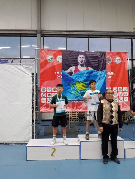 Еркін күрестен Семей қаласының ашық чемпионатында өнер көрсетіп 2 орын алған 7 “А” сынып оқушысы Эльдарұлы Жантөре